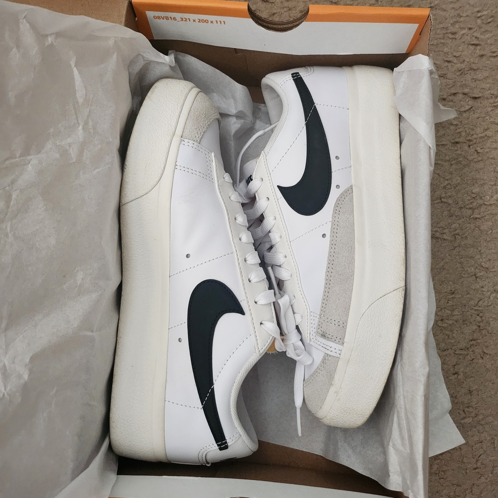 Nike WOMENS's Blazer Low Platform White and Black Sneakers Size 9